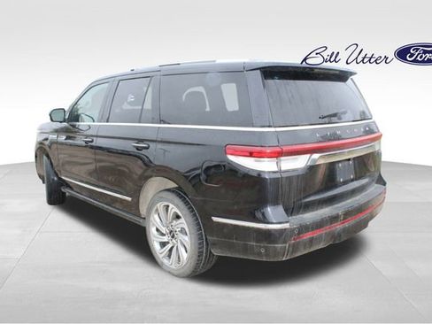 Used 2024 Lincoln Navigator Premiere image 7