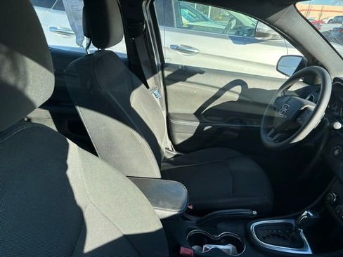 Used 2013 Dodge Avenger SE image 2