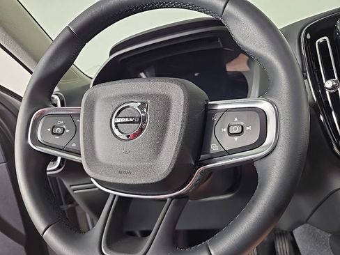 Certified 2023 Volvo XC40 B5 Ultimate w/ Climate Package AWD/4WD image 28