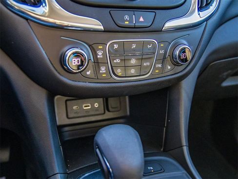 Used 2023 Chevrolet Equinox LT w/ Driver Convenience Package image 31