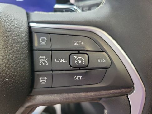 Certified 2024 Jeep Grand Cherokee Limited AWD/4WD image 40