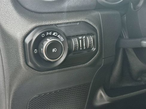 Used 2020 Jeep Wrangler Unlimited Sahara AWD/4WD image 11