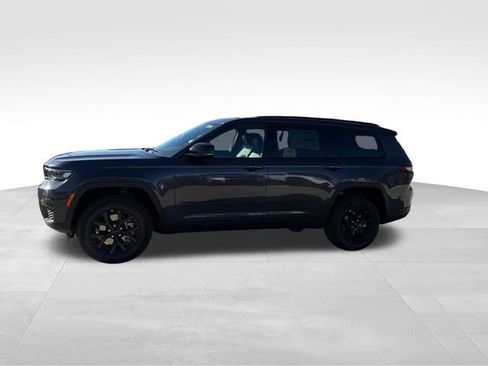 Used 2025 Jeep Grand Cherokee L Altitude image 6