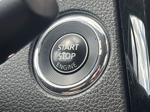 Used 2019 Nissan Rogue SV image 18