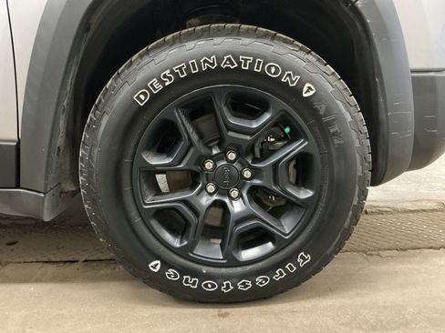 Used 2021 Jeep Cherokee Trailhawk w/ Sun & Sound Group image 31