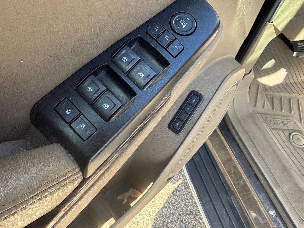 Used 2019 GMC Yukon SLT w/ Premium Edition AWD/4WD image 15