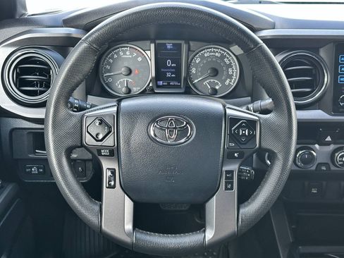Used 2018 Toyota Tacoma TRD Sport AWD/4WD image 37