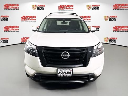 Certified 2024 Nissan Pathfinder SV w/ Black Appearance Package FWD image 12