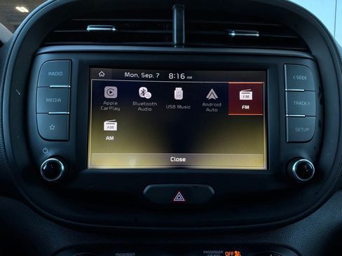 Used 2025 Kia Soul LX w/ LX Technology Package FWD image 30