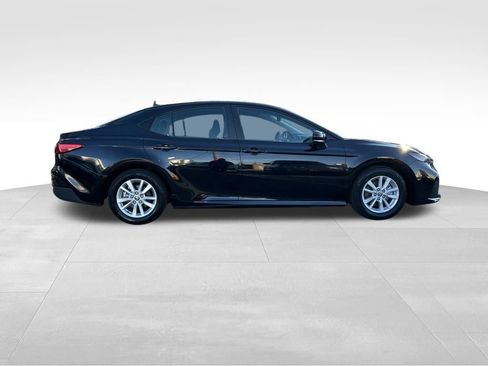 Used 2025 Toyota Camry LE image 6