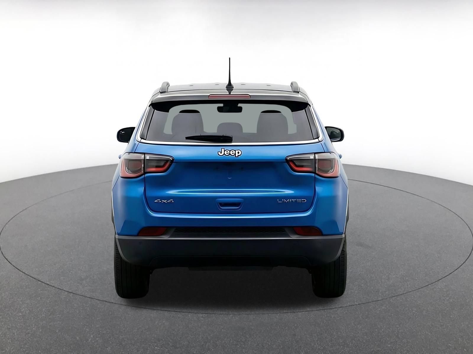 Used 2025 Jeep Compass Limited AWD/4WD image 3