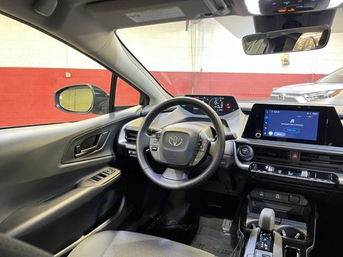 Used 2025 Toyota Prius LE image 33