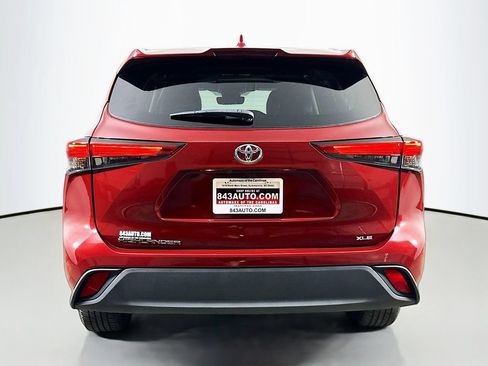 Used 2021 Toyota Highlander XLE FWD image 6