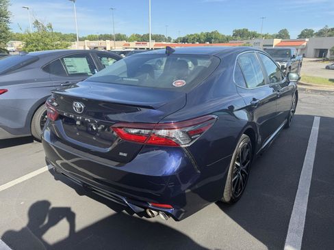 Used 2022 Toyota Camry SE FWD image 6