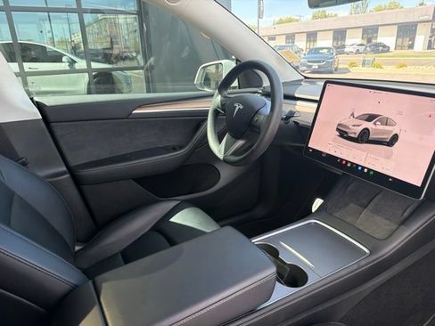 Used 2023 Tesla Model Y Performance AWD/4WD image 13