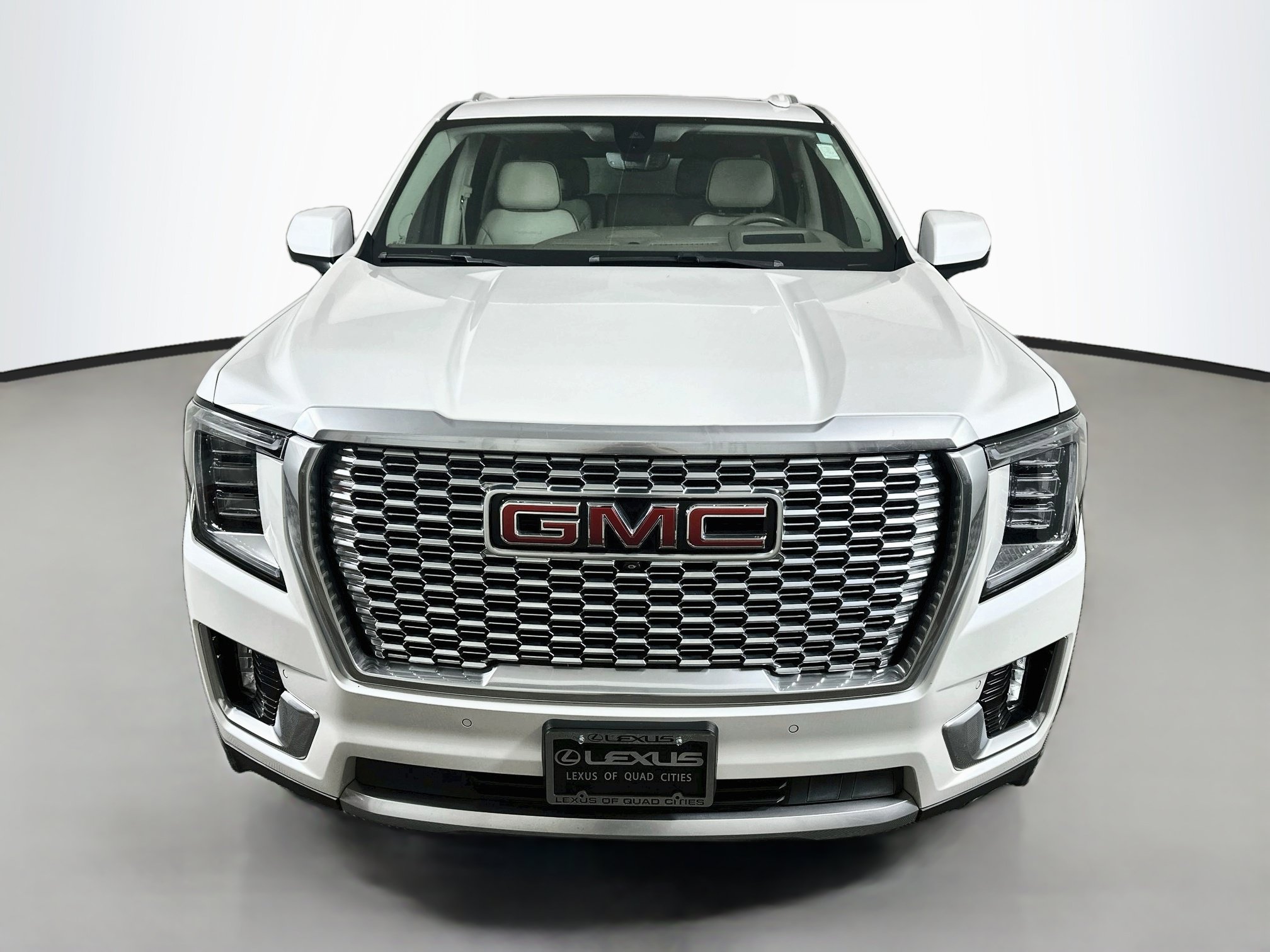 Used 2021 GMC Yukon XL Denali w/ Denali Premium Package AWD/4WD image 2
