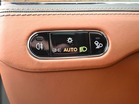 Used 2022 Bentley Flying Spur V8 AWD/4WD image 20