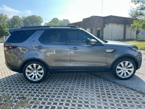 Used 2017 Land Rover Discovery HSE image 4