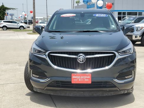 Used 2020 Buick Enclave Essence image 2