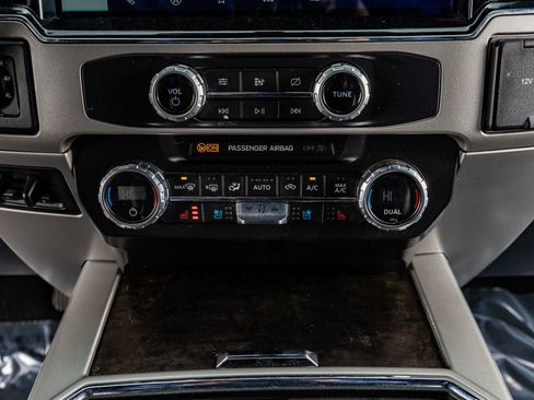 Used 2022 Ford F250 Lariat w/ Black Appearance Package image 27