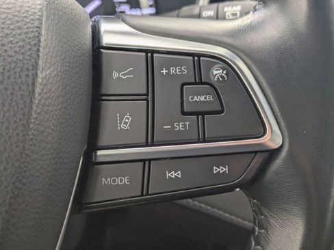 Used 2021 Toyota Highlander XSE AWD/4WD image 16