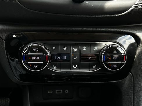 Used 2023 Buick Encore GX Essence w/ Experience Buick Package FWD image 20