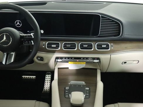 New 2026 Mercedes-Benz GLS 580 4MATIC image 15