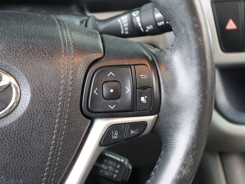 Used 2018 Toyota Highlander XLE FWD image 21
