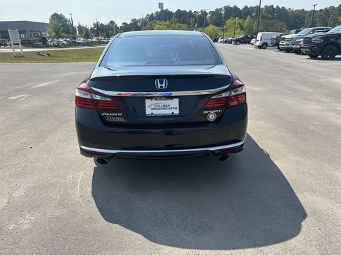 Used 2017 Honda Accord Sport image 4