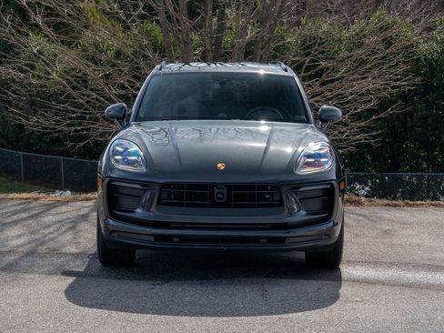 Certified 2025 Porsche Macan image 10