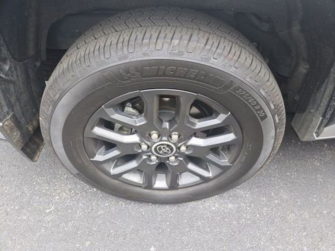 Used 2023 Toyota Sequoia Platinum AWD/4WD image 5