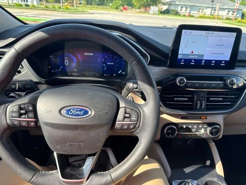 Used 2020 Ford Escape Titanium AWD/4WD image 15