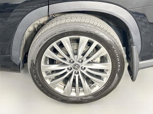 Used 2022 Toyota Highlander Platinum AWD/4WD image 26