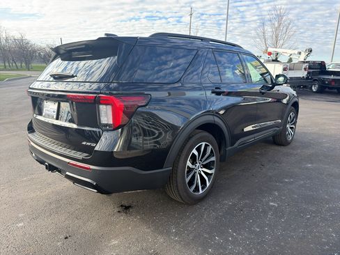Used 2025 Ford Explorer ST-Line image 6