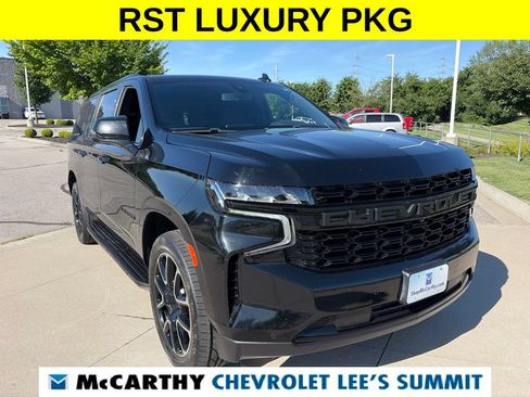 Used 2022 Chevrolet Suburban RST w/ Luxury Package AWD/4WD image 2