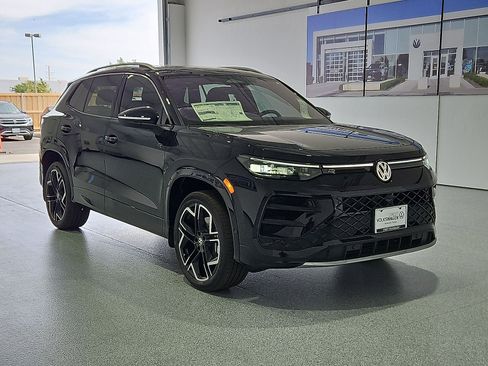 New 2026 Volkswagen Tiguan SEL R-Line AWD/4WD image 2