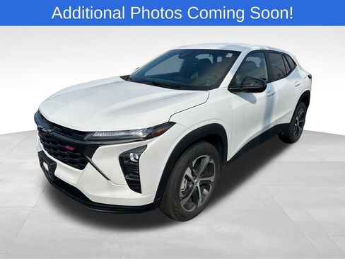 Used 2024 Chevrolet Trax RS w/ Driver Confidence Package FWD image 3