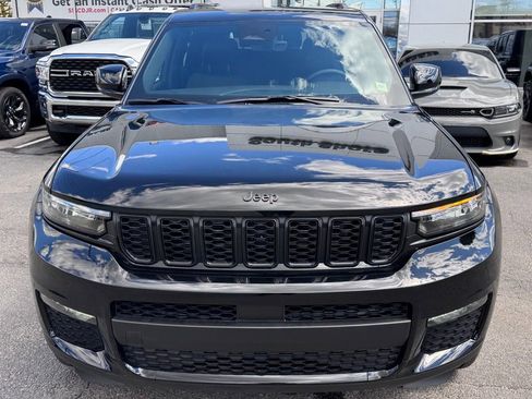 Used 2025 Jeep Grand Cherokee L Limited w/ Black Appearance Package AWD/4WD image 2