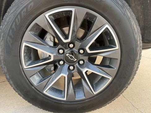 Used 2023 Chevrolet Tahoe Z71 w/ Z71 Off-Road Package AWD/4WD image 8