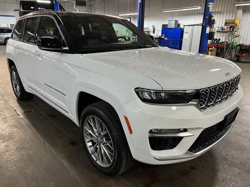 New 2025 Jeep Grand Cherokee Summit image 7