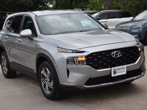 Used 2023 Hyundai Santa Fe SE FWD image 4