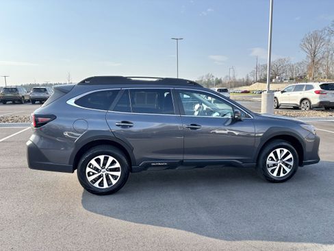 Used 2025 Subaru Outback Premium image 8
