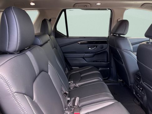 Certified 2025 Honda Pilot Touring image 32
