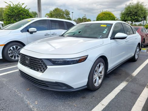 Certified 2025 Honda Accord LX image 3