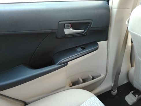 Used 2012 Toyota Camry LE FWD image 26