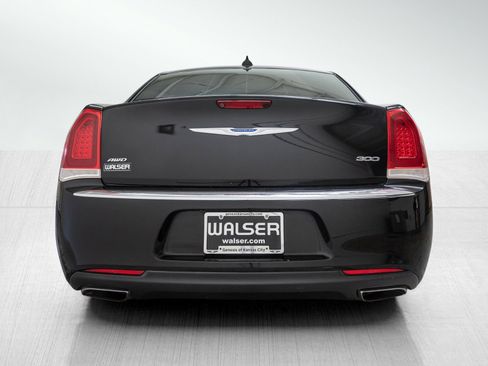 Used 2018 Chrysler 300 Limited image 4