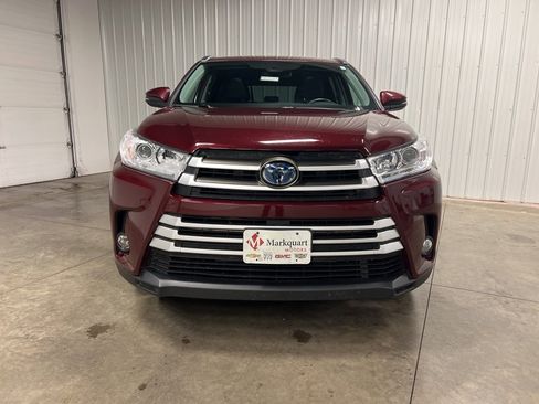Used 2019 Toyota Highlander XLE image 3