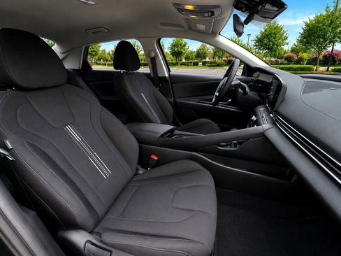 Used 2023 Hyundai Elantra SEL w/ Convenience Package FWD image 14