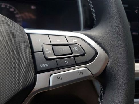 New 2025 Volkswagen Taos SE image 24