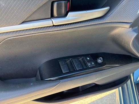 Used 2025 Toyota Camry SE FWD image 13